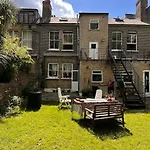 Victorian Flat In Hackney