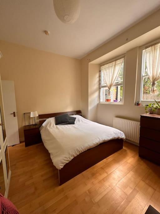 Victorian Flat In Hackney Appartamento